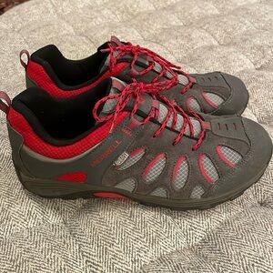 Merrell Chameleon low lace size 7 M